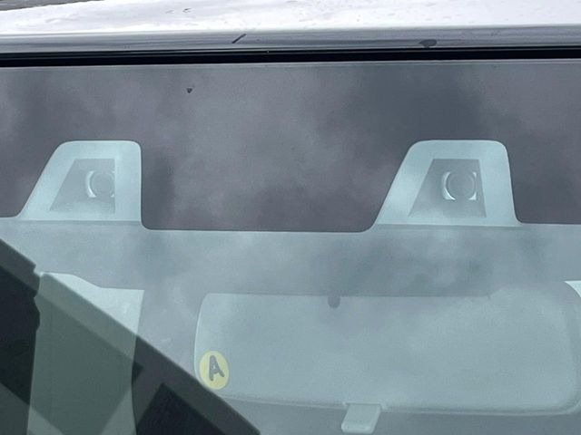 �y�X�Y�L �Z�[�t�e�B�T�|�[�g�z���s���ɑO���̎ԗ�����F�����A�Փ˂������Ȏ��͌x��ƃu���[�L�ŏՓˉ���Ɣ�Q�y�����A�V�X�g�B�����S�Ƀh���C�u�����y���݂��������܂��B