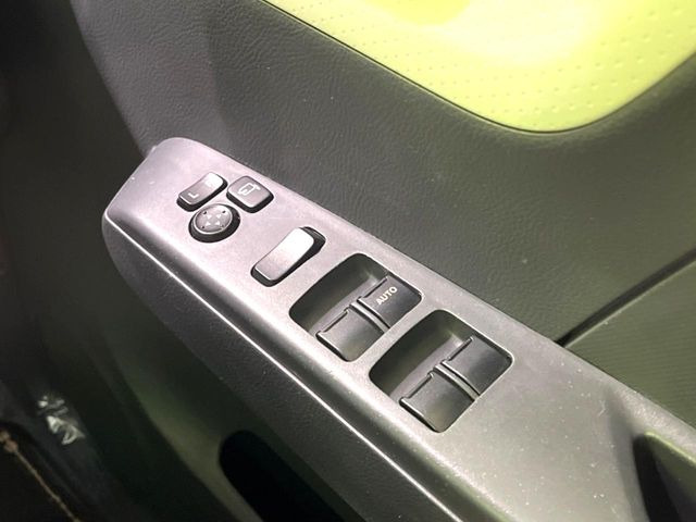 �y�d���i�[�~���[�z�T�C�h�~���[�͓d���i�[���ƂȂ��Ă���A�������ԏ�ł��L�Y�������X�N��}�����܂��B