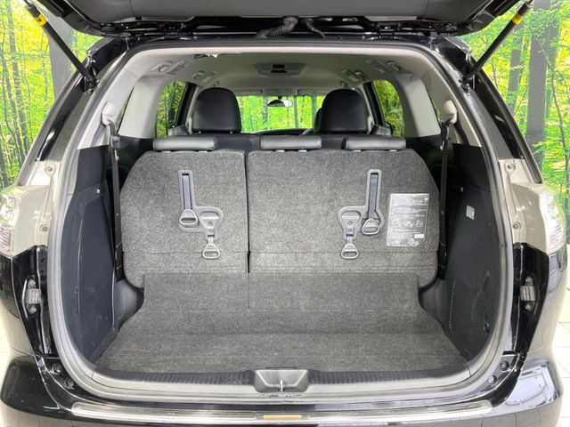 ���i�̂���������ʋ΁A���}���ɏ\���ȉ׎��X�y�[�X���m�ۂ��Ă���܂��B�Z�J���h�V�[�g��|���ƁA�傫�ȉו��̐ύڂ��\�ł���