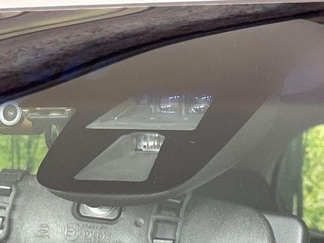 �y�z���_�Z���V���O�z���s���ɑO���̎ԗ�����F�����A�Փ˂������Ȏ��͌x��ƃu���[�L�ŏՓˉ���Ɣ�Q�y�����A�V�X�g�B�����S�Ƀh���C�u�����y���݂��������܂��B