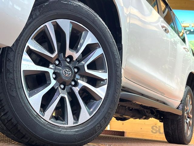 �y����19�C���`�A���~�z�C�[���z�O�ςɃ}�b�`���������A���~�z�C�[���𑕒����Ă���܂��B�e��ЊO�A���~�z�C�[����A�X�^�b�h���X�^�C�����戵�����Ă���܂��B���񂲑��k����������