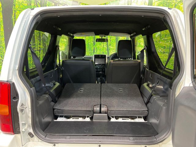 ���i�̂���������ʋ΁A���}���ɏ\���ȉ׎��X�y�[�X���m�ۂ��Ă���܂��B�Z�J���h�V�[�g��|���ƁA�傫�ȉו��̐ύڂ��\�ł���