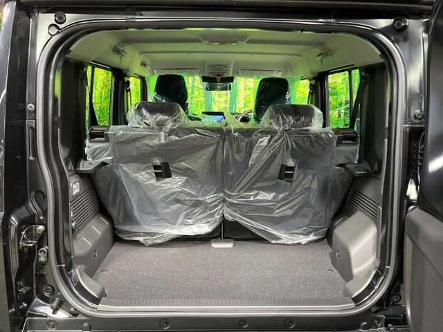 ���i�̂���������ʋ΁A���}���ɏ\���ȉ׎��X�y�[�X���m�ۂ��Ă���܂��B�Z�J���h�V�[�g��|���ƁA�傫�ȉו��̐ύڂ��\�ł���