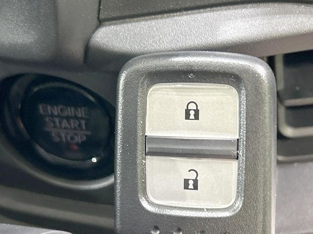 �yHonda�X�}�[�g�L�[�z�J�o����|�P�b�g�ɓ��ꂽ�܂܂ł��h�A�̎{���E�������\�ȃX�}�[�g�L�[�𑕔��B�G���W���̃I���E�I�t�����J�M�����o���K�v����������Ƃ��Ă��֗��ł���