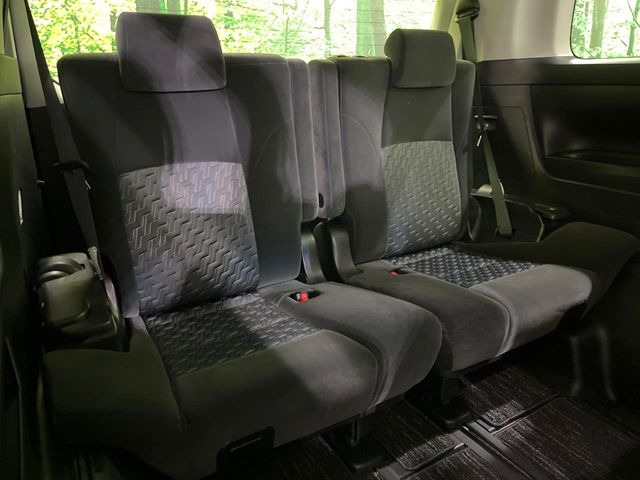 3列目シートはもちろん状態良好☆大人でもゆったりと座って頂けますので、大人数でのお出かけもラクラクです♪ご家族で、気の知れた仲間で、ドライブに行くのが楽しみですね♪