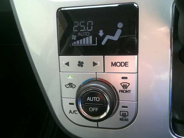★フルオートエアコン★好みの温度をセットするだけでエアコンの強さや風量を自動でコントロール★