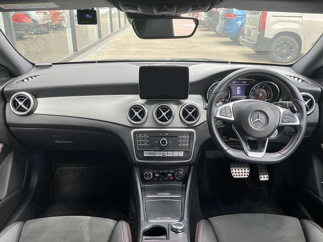 CLAシューティングブレークCLA180 AMGスタイル