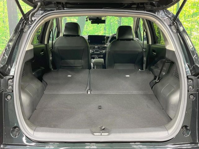 ���i�̂���������ʋ΁A���}���ɏ\���ȉ׎��X�y�[�X���m�ۂ��Ă���܂��B�Z�J���h�V�[�g��|���ƁA�傫�ȉו��̐ύڂ��\�ł���