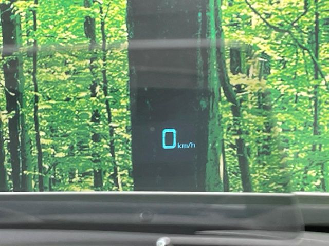 �y�w�b�h�A�b�v�f�B�X�v���C�z���݂̑��x�⑖�s�����f�W�^���\���ŉ^�]�ȑO���̃K���X�ɓ��e!�^�]���A�ڐ������炳���K�v�ȏ����m�F�ł���̂łƂ��Ă��֗��ň��S!