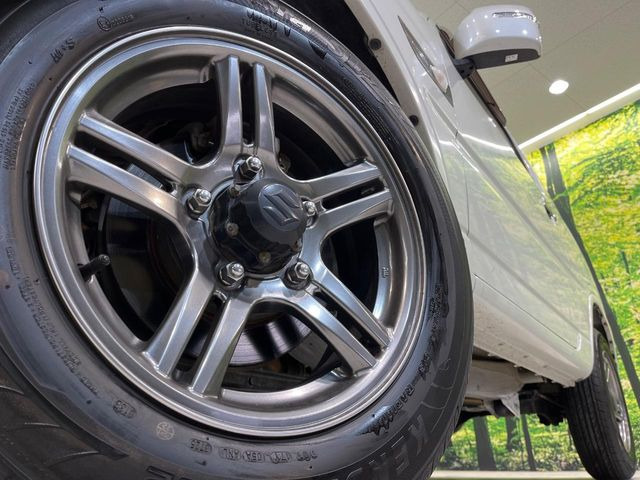 �y����16�C���`�A���~�z�C�[���z�O�ςɃ}�b�`���������A���~�z�C�[���𑕒����Ă���܂��B�e��ЊO�A���~�z�C�[����A�X�^�b�h���X�^�C�����戵�����Ă���܂��B���񂲑��k����������