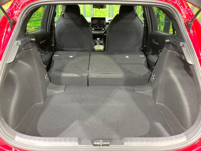 ���i�̂���������ʋ΁A���}���ɏ\���ȉ׎��X�y�[�X���m�ۂ��Ă���܂��B�Z�J���h�V�[�g��|���ƁA�傫�ȉו��̐ύڂ��\�ł���