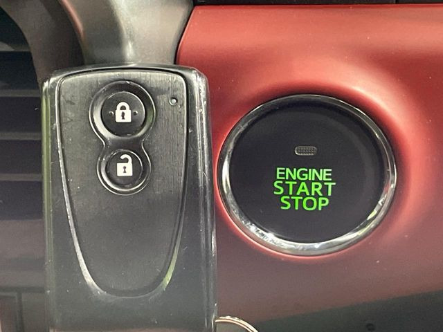 �y�L�[�t���[�V�X�e���z�J�o����|�P�b�g�ɓ��ꂽ�܂܂ł��h�A�̎{���E�������\�ȃX�}�[�g�L�[�𑕔��B�G���W���̃I���E�I�t�����J�M�����o���K�v����������Ƃ��Ă��֗��ł���