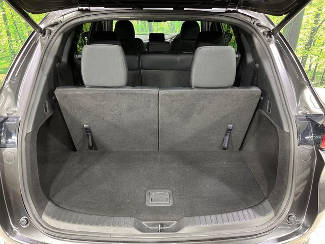 ���i�̂���������ʋ΁A���}���ɏ\���ȉ׎��X�y�[�X���m�ۂ��Ă���܂��B�Z�J���h�V�[�g��|���ƁA�傫�ȉו��̐ύڂ��\�ł���