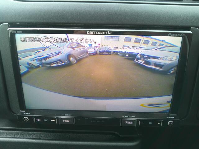 �o�b�N�J�����𑕔����Ă���܂��B���Ԏ��ɑ�ϖ𗧂��܂����^�]�����ȕ��̖����ɂȂ��Ă���܂��B