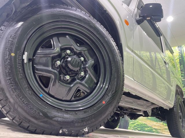 �y����16�C���`�A���~�z�C�[���z�O�ςɃ}�b�`���������A���~�z�C�[���𑕒����Ă���܂��B�e��ЊO�A���~�z�C�[����A�X�^�b�h���X�^�C�����戵�����Ă���܂��B���񂲑��k����������