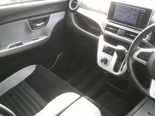 ★鑑定書付きで安心★第三者機関(JAAA日本自動車鑑定協会)のプロ鑑定士によって車輌状態の細かな部分まで鑑定を行なっています!中古車の不安も解消され安心できますね!