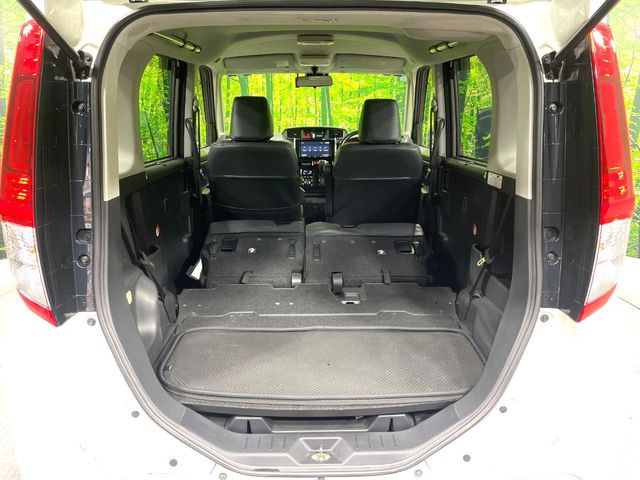 ���i�̂���������ʋ΁A���}���ɏ\���ȉ׎��X�y�[�X���m�ۂ��Ă���܂��B�Z�J���h�V�[�g��|���ƁA�傫�ȉו��̐ύڂ��\�ł���