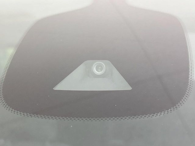 �y�G�}�[�W�F���V�[�u���[�L�z���s���ɑO���̎ԗ�����F�����A�Փ˂������Ȏ��͌x��ƃu���[�L�ŏՓˉ���Ɣ�Q�y�����A�V�X�g�B�����S�Ƀh���C�u�����y���݂��������܂��B