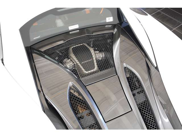 �G���W�����[���͊J���܂��񂪁A���b�V������͂��Ɍ����郁�J�j�J���p�[�c���X�[�p�[�J�[�炵�������o���Ă���܂��B