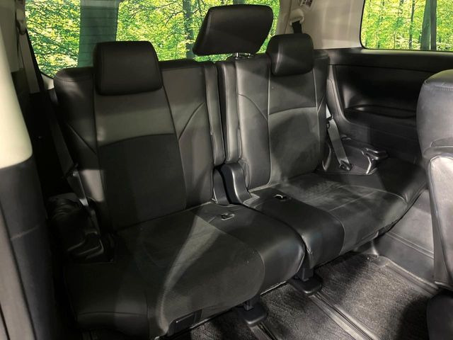 3列目シートはもちろん状態良好☆大人でもゆったりと座って頂けますので、大人数でのお出かけもラクラクです♪ご家族で、気の知れた仲間で、ドライブに行くのが楽しみですね♪
