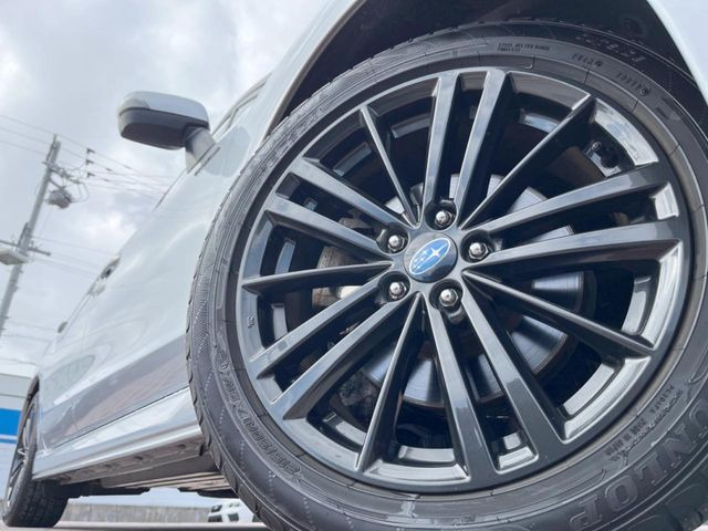 �y����17�C���`�A���~�z�C�[���z�O�ςɃ}�b�`���������A���~�z�C�[���𑕒����Ă���܂��B�e��ЊO�A���~�z�C�[����A�X�^�b�h���X�^�C�����戵�����Ă���܂��B���񂲑��k����������