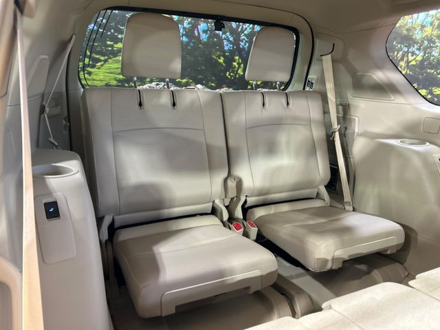 3列目シートはもちろん状態良好☆大人でもゆったりと座って頂けますので、大人数でのお出かけもラクラクです♪ご家族で、気の知れた仲間で、ドライブに行くのが楽しみですね♪