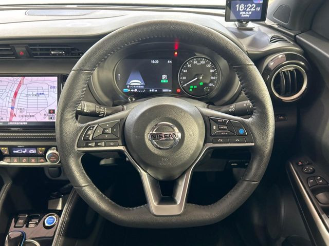 �y�����v�����X�e�A�����O�z�㎿�Ȋv���g�p���邱�ƂŁA��ɂ����������݂ƂĂ��^�]���₷���n���h���ł���