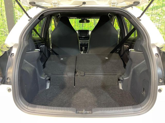 ���i�̂���������ʋ΁A���}���ɏ\���ȉ׎��X�y�[�X���m�ۂ��Ă���܂��B�Z�J���h�V�[�g��|���ƁA�傫�ȉו��̐ύڂ��\�ł���