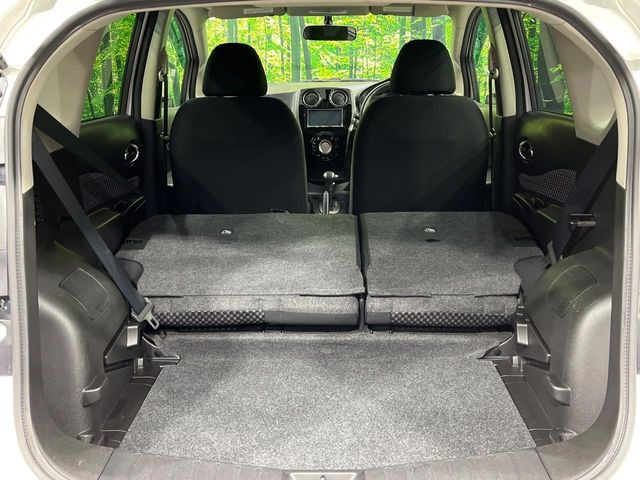 ���i�̂���������ʋ΁A���}���ɏ\���ȉ׎��X�y�[�X���m�ۂ��Ă���܂��B�Z�J���h�V�[�g��|���ƁA�傫�ȉו��̐ύڂ��\�ł���