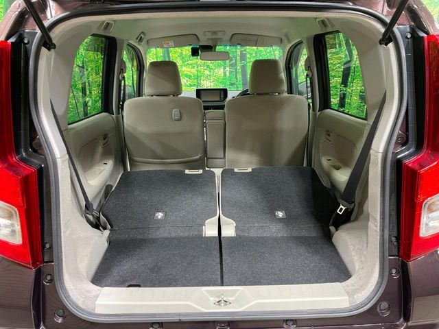 ���i�̂���������ʋ΁A���}���ɏ\���ȉ׎��X�y�[�X���m�ۂ��Ă���܂��B�Z�J���h�V�[�g��|���ƁA�傫�ȉו��̐ύڂ��\�ł���