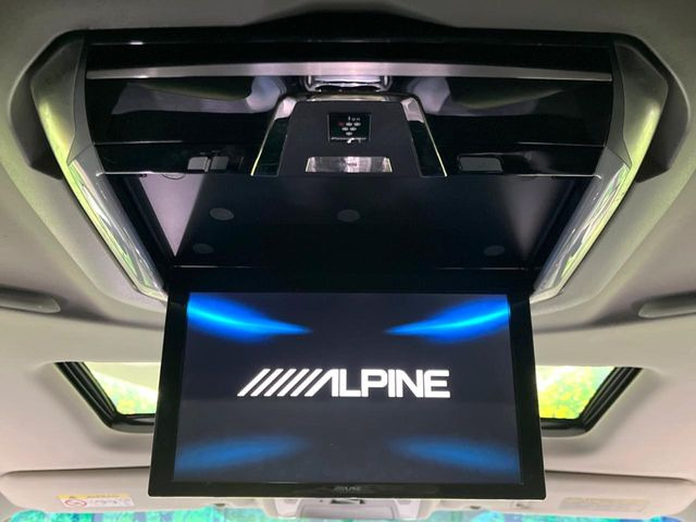 【フリップダウンモニター】大画面モニターで後席でもエンタメをお楽しみいただけます。小さなお子様にも大人気の装備です♪