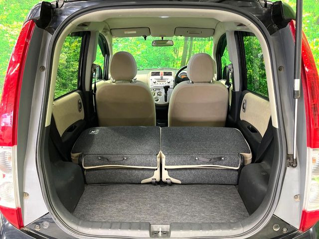 ���i�̂���������ʋ΁A���}���ɏ\���ȉ׎��X�y�[�X���m�ۂ��Ă���܂��B�Z�J���h�V�[�g��|���ƁA�傫�ȉו��̐ύڂ��\�ł���