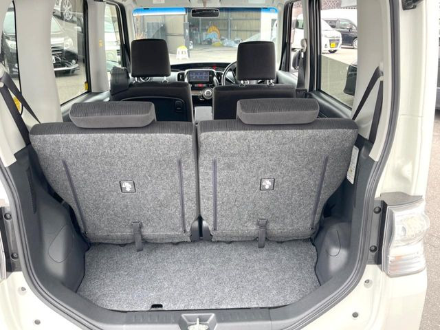 ���i�̂���������ʋ΁A���}���ɏ\���ȉ׎��X�y�[�X���m�ۂ��Ă���܂��B�Z�J���h�V�[�g��|���ƁA�傫�ȉו��̐ύڂ��\�ł���