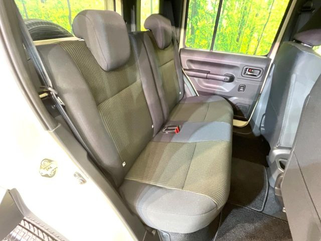 ���i���ȃI���W�i���t���A�}�b�g���I�v�V�����ɂĂ��p�ӂ��Ă���܂��B���D���ȃf�U�C����J���[�����Ԃɍ��킹�đI��ł����������Ƃ��ł��܂���