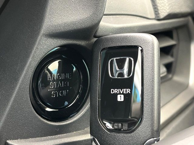 �yHonda�X�}�[�g�L�[�z�J�o����|�P�b�g�ɓ��ꂽ�܂܂ł��h�A�̎{���E�������\�ȃX�}�[�g�L�[�𑕔��B�G���W���̃I���E�I�t�����J�M�����o���K�v����������Ƃ��Ă��֗��ł���