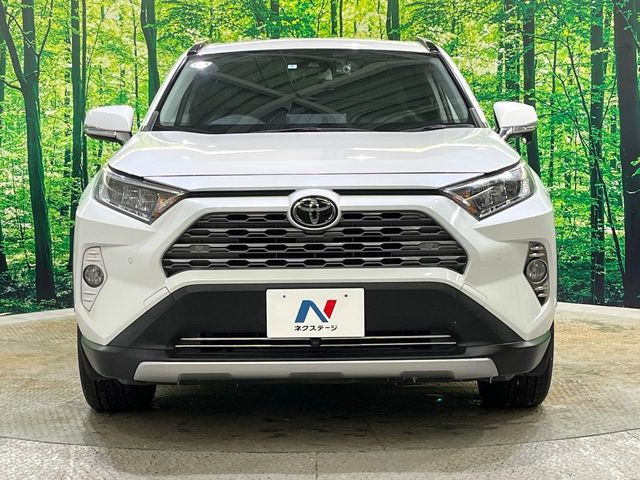 大好評を頂いておりますボディコートも好評受付中。高透明度のガラス皮膜で撥水はもちろん、上質なツヤ・光沢を実現。紫外線や酸性雨から大切な愛車を保護し、色あせ・劣化を防止。