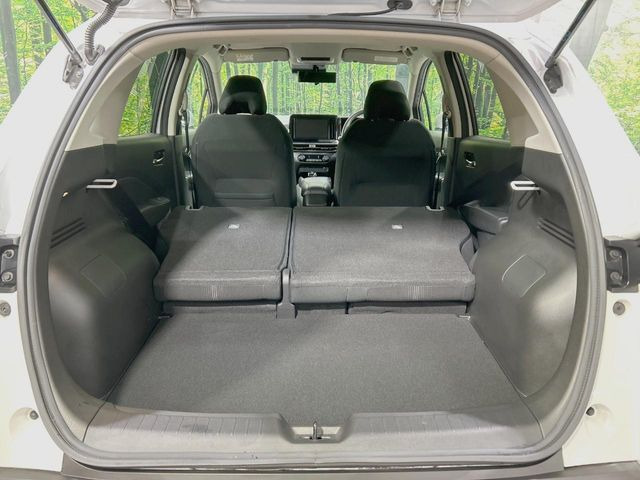 ���i�̂���������ʋ΁A���}���ɏ\���ȉ׎��X�y�[�X���m�ۂ��Ă���܂��B�Z�J���h�V�[�g��|���ƁA�傫�ȉו��̐ύڂ��\�ł���