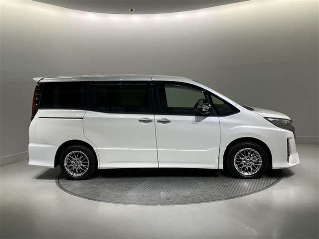 ノア1.8 ハイブリッド Si W×B II