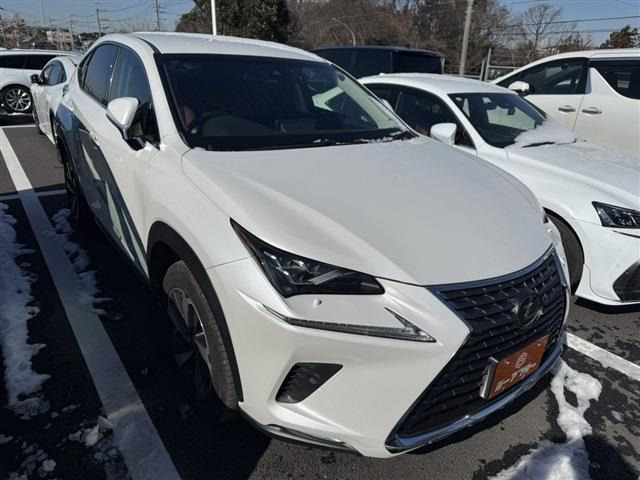 NX（レクサス）300 バージョンL　禁煙車 赤革 ワンオーナー 中古車画像