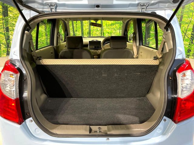 ���i�̂���������ʋ΁A���}���ɏ\���ȉ׎��X�y�[�X���m�ۂ��Ă���܂��B�Z�J���h�V�[�g��|���ƁA�傫�ȉו��̐ύڂ��\�ł���