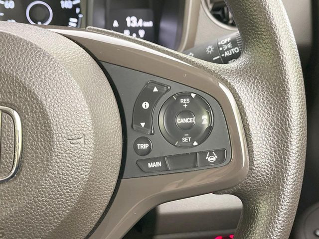 【アダプティブクルーズコントロール】高速道路での長距離走行が楽に!!自動で速度を保つクルーズコントロールが、衝突軽減システムと連携し、前方の車両を感知して車間を保つように速度調節してくれます!!