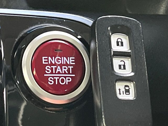 �yHonda�X�}�[�g�L�[�z�J�o����|�P�b�g�ɓ��ꂽ�܂܂ł��h�A�̎{���E�������\�ȃX�}�[�g�L�[�𑕔��B�G���W���̃I���E�I�t�����J�M�����o���K�v����������Ƃ��Ă��֗��ł���