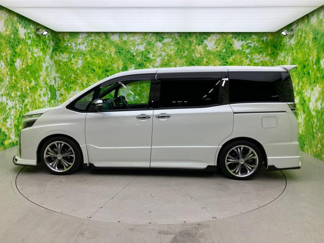 ヴォクシー2.0 ZS 煌II 4WD
