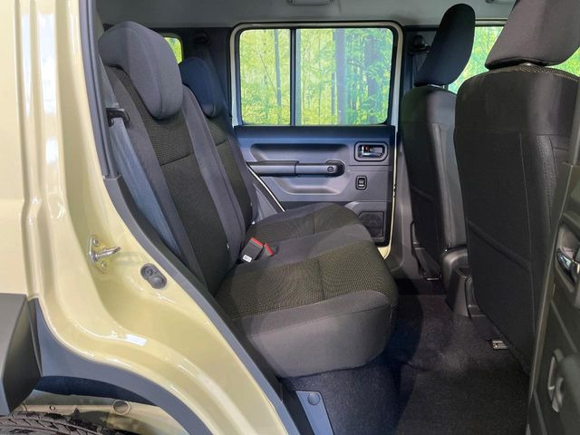 ���i���ȃI���W�i���t���A�}�b�g���I�v�V�����ɂĂ��p�ӂ��Ă���܂��B���D���ȃf�U�C����J���[�����Ԃɍ��킹�đI��ł����������Ƃ��ł��܂���