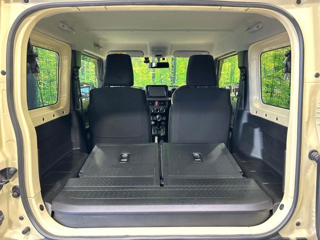 ���i�̂���������ʋ΁A���}���ɏ\���ȉ׎��X�y�[�X���m�ۂ��Ă���܂��B�Z�J���h�V�[�g��|���ƁA�傫�ȉו��̐ύڂ��\�ł���