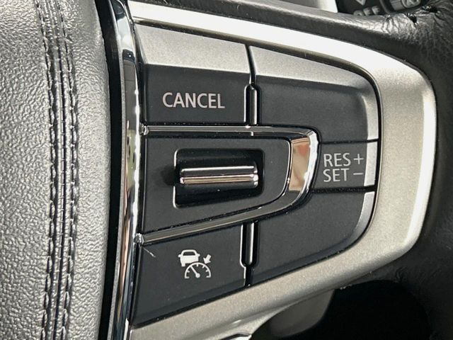 【レーダークルーズコントロール】高速道路での長距離走行が楽に!!自動で速度を保つクルーズコントロールが、衝突軽減システムと連携し、前方の車両を感知して車間を保つように速度調節してくれます!!