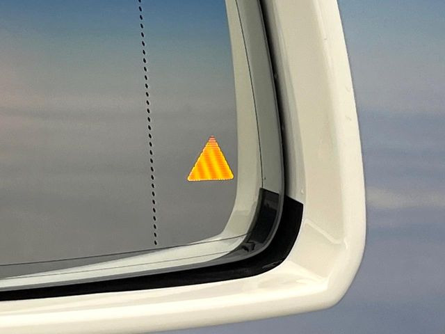 ���u���C���h�A�V�X�g�Z���T�[:���p����̎Ԃ����m���A�h���C�o�[���Ԑ��ύX���s���ۂɁA�x�����Ƌ��ɒ��ӂ𑣂��Ă������S�x���@�\�ł�!