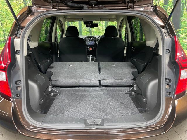 ���i�̂���������ʋ΁A���}���ɏ\���ȉ׎��X�y�[�X���m�ۂ��Ă���܂��B�Z�J���h�V�[�g��|���ƁA�傫�ȉו��̐ύڂ��\�ł���