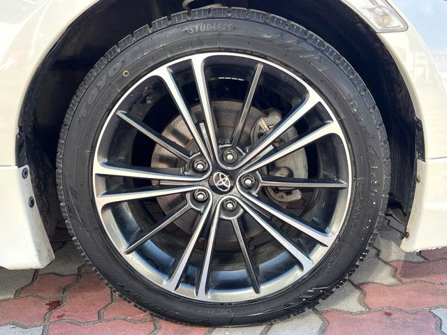 �y����17�C���`�A���~�z�C�[���z�O�ςɃ}�b�`���������A���~�z�C�[���𑕒����Ă���܂��B�e��ЊO�A���~�z�C�[����A�X�^�b�h���X�^�C�����戵�����Ă���܂��B���񂲑��k����������