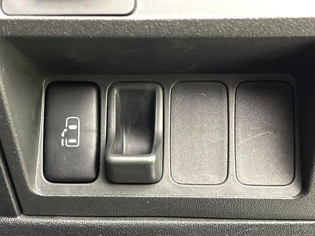 �y�p���[�X���C�h�h�A�z�X�}�[�g�L�[��^�]�Ȃ̃X�C�b�`�ŃX���C�h�h�A�̊J���\���d��������͂����ăh�A���J����K�v�������A���������q�l�ł��A�d���ו��������Ă��鎞�����N�ɊJ���߂ł��܂���